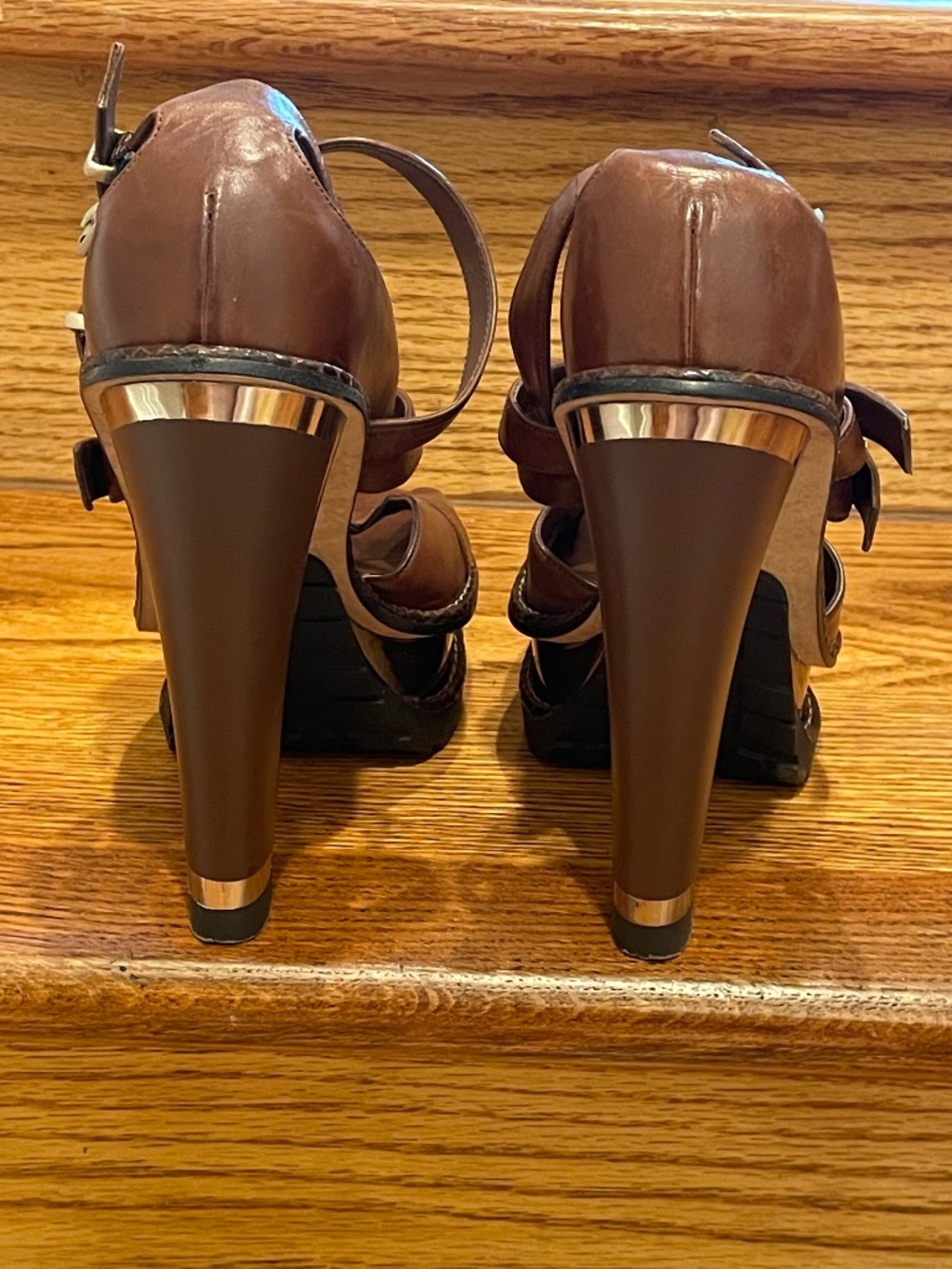 Brian Atwood Brown Leather Gold Trim Strappy Platform Sandals 6 - Picture 5 of 7